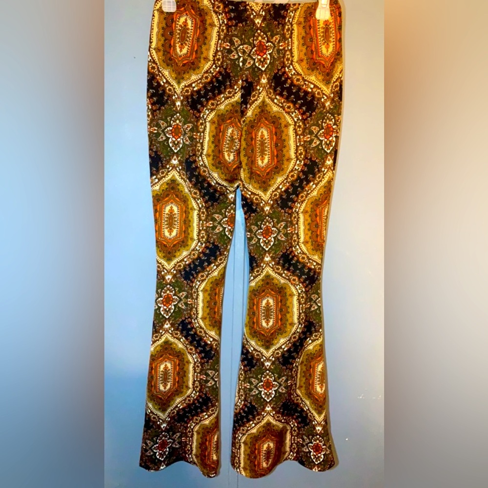 Vibrant flared leggings